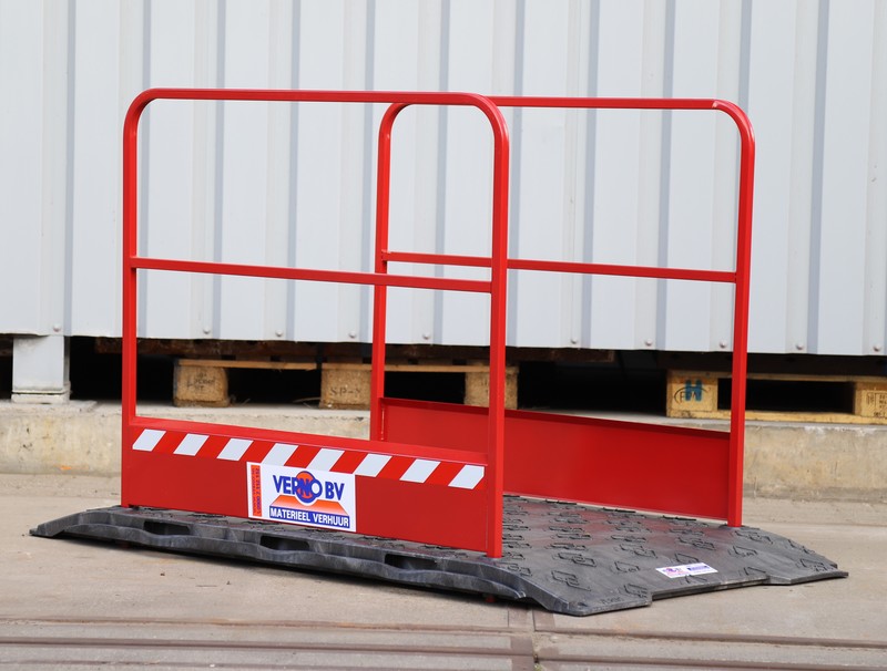 Loopbrug kunststof 170 cm met leuningen huren