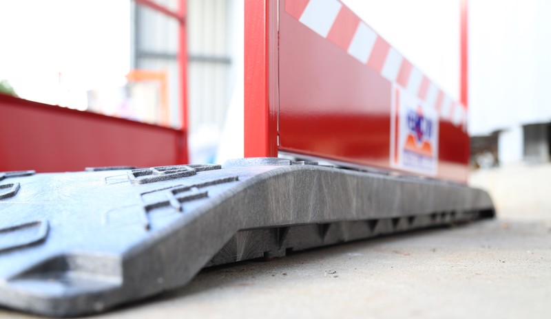 Loopbrug kunststof 170 cm met leuningen huren