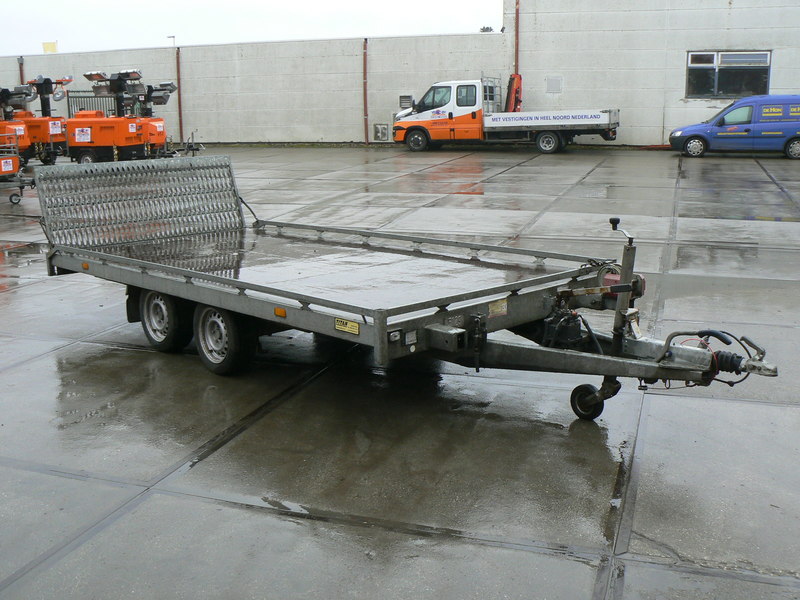 Auto-ambulance | 405 x 200 cm huren