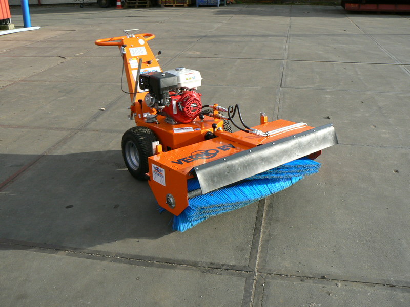 Rolbezem | 120 cm | Benzine huren