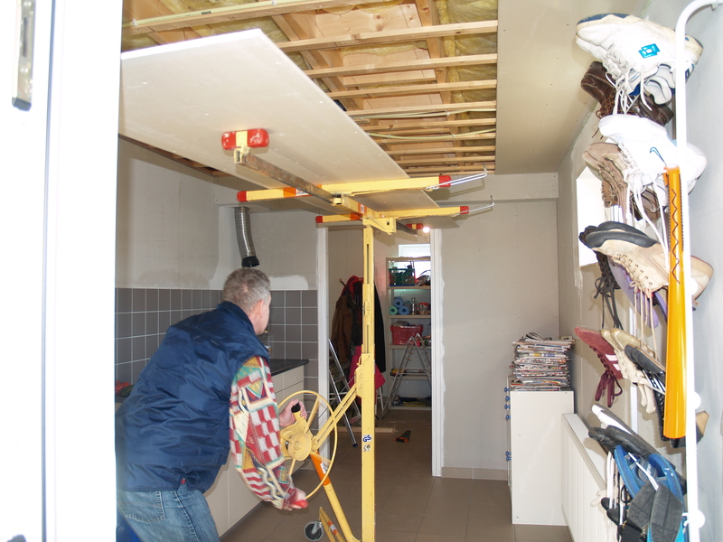 Gips- plafondplatenlift | 65 kilo huren