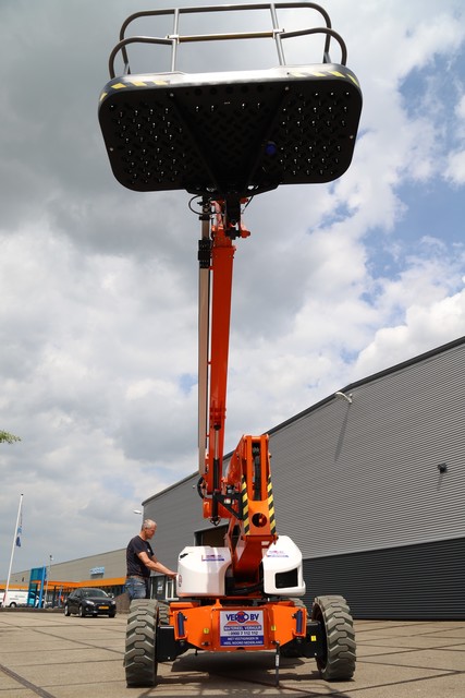 Knik-telescoop hoogwerker | 21 meter | Hybride | 4x4 zelfrijdend huren