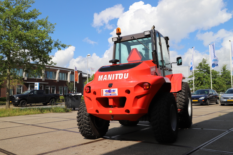 Ruwterrein-Heftruck 3 ton | Diesel | 4x4 huren