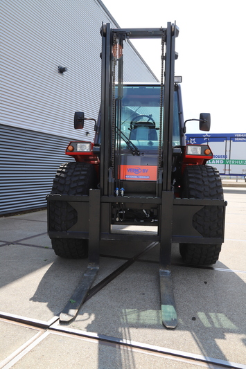 Ruwterrein-Heftruck 3 ton | Diesel | 4x4 huren