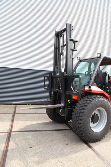 Ruwterrein-Heftruck 3 ton | Diesel | 4x4 huren