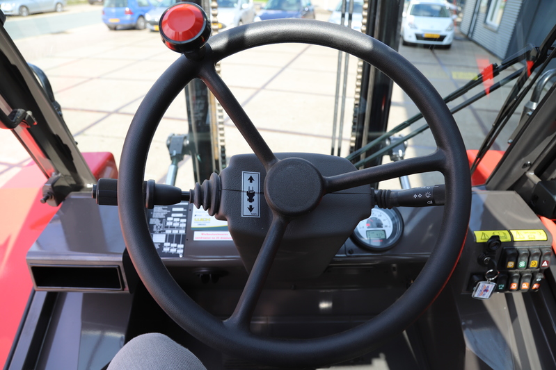 Ruwterrein-Heftruck 3 ton | Diesel | 4x4 huren