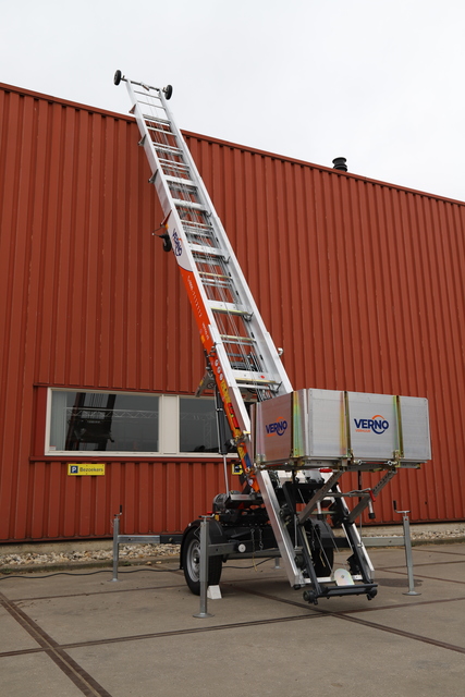 Hydraulische ladderlift | Maximaal 18 meter | 230V huren