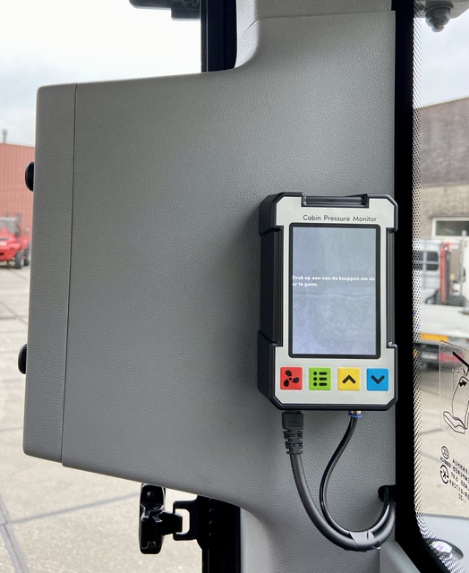 Mini-Graafmachine 3.700 kilo/diesel met overdruksysteem V3 huren