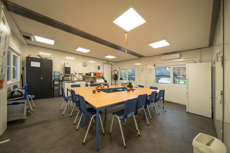 Schakelunit 6 x 3 meter inclusief voorportaal huren
