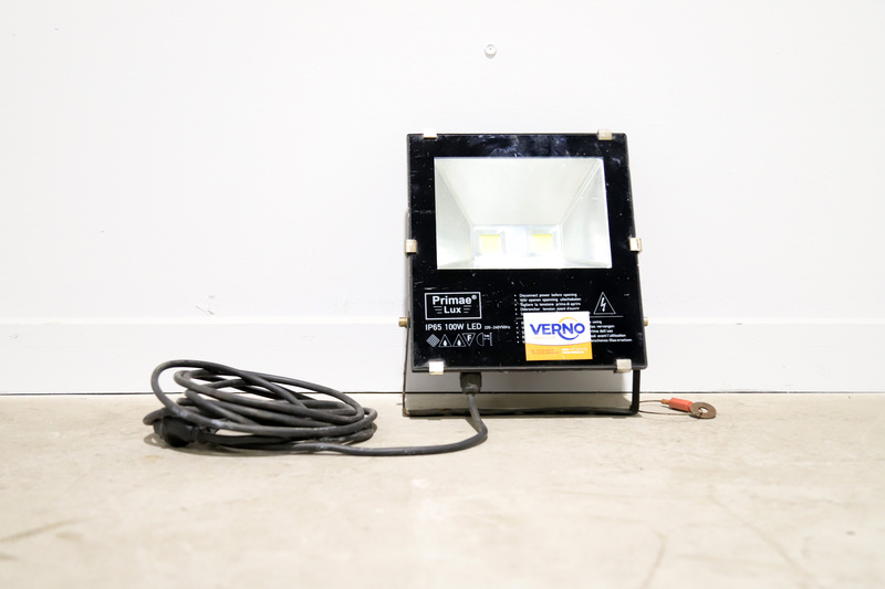 LED armatuur | 230V/100W | inclusief kabel huren
