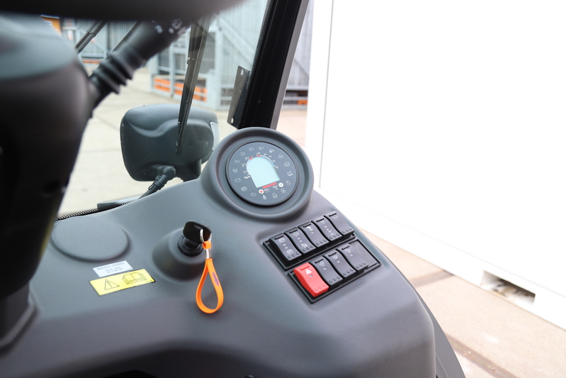 Ruwterrein-Heftruck 2,5 ton | Diesel | 4x4 huren