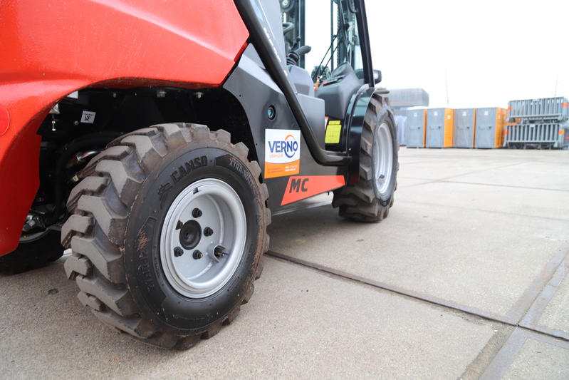 Ruwterrein-Heftruck 2,5 ton | Diesel | 4x4 huren