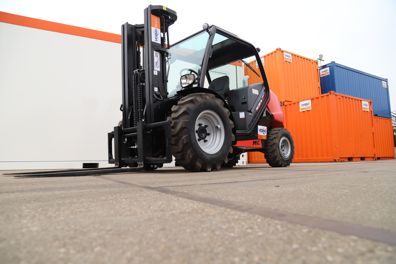 Ruwterrein-Heftruck 2,5 ton | Diesel | 4x4 huren