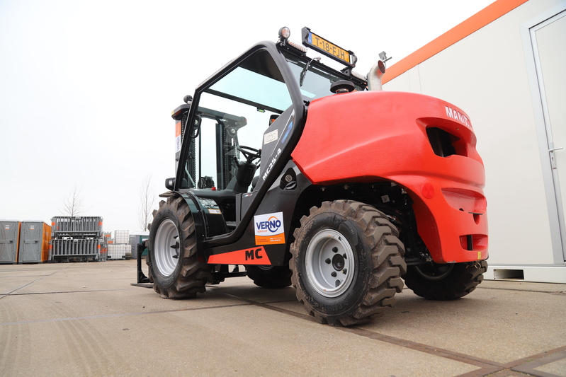 Ruwterrein-Heftruck 2,5 ton | Diesel | 4x4 huren