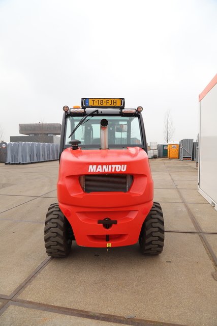 Ruwterrein-Heftruck 2,5 ton | Diesel | 4x4 huren
