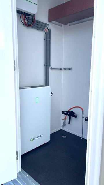 Schaftwagen 5 meter | Zelfvoorzienend | Inclusief zonnepaneel en wc huren