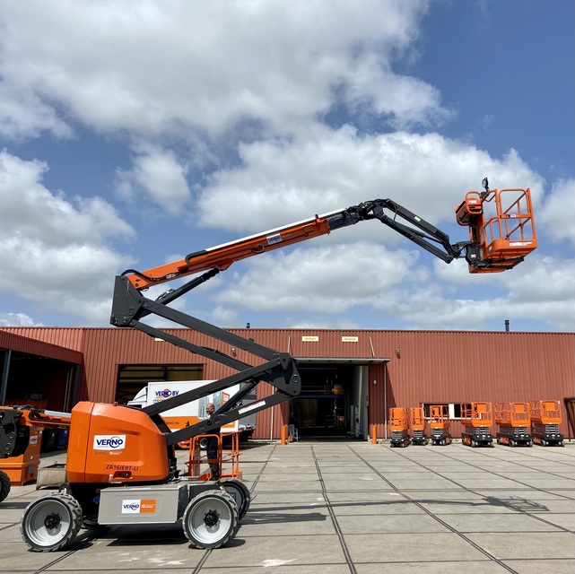 Knik-telescoop hoogwerker | 17,8 meter | Accu | 4x4 zelfrijdend huren