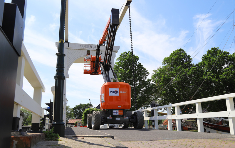Knik-telescoop hoogwerker | 17,8 meter | Accu | 4x4 zelfrijdend huren