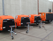 Compressor 3 mᶾ diesel supergeluidgedempt met vloeistofdichte bodem met trekhaak