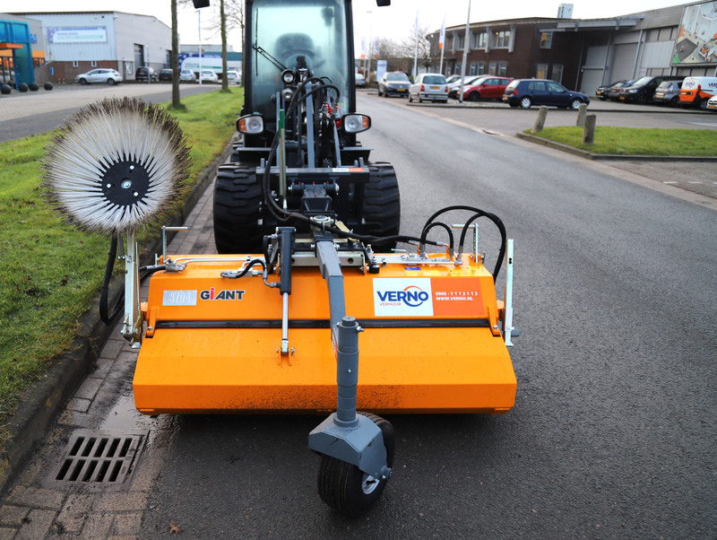 Veegmachine met zijborstel 150 cm t.b.v. knikladers huren