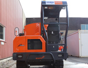 Met deze dumper op rupsen werk je zeer compact op onverhard terrein.