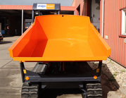 Met deze dumper op rupsen werk je zeer compact op onverhard terrein.
