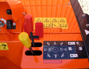 Met deze dumper op rupsen werk je zeer compact op onverhard terrein.