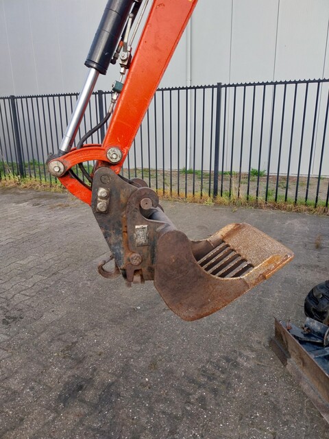 Puinbak minikraan 1.600-1.900 kg huren
